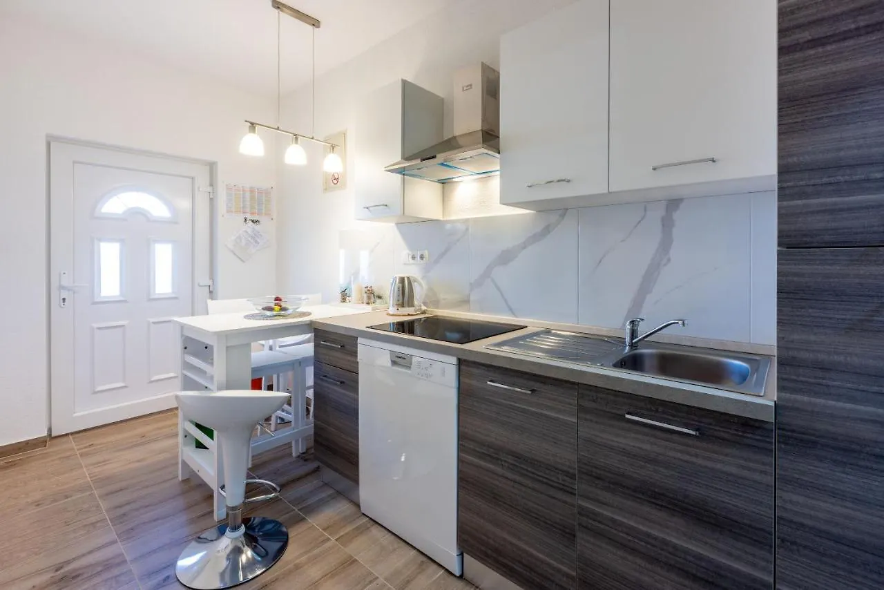 Apartments Pera سيلتسي