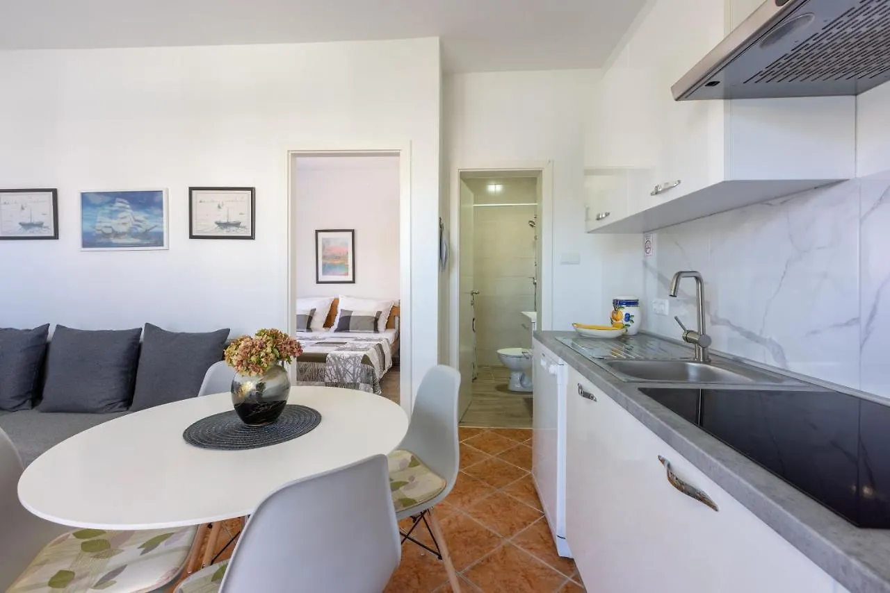 Apartments Pera سيلتسي
