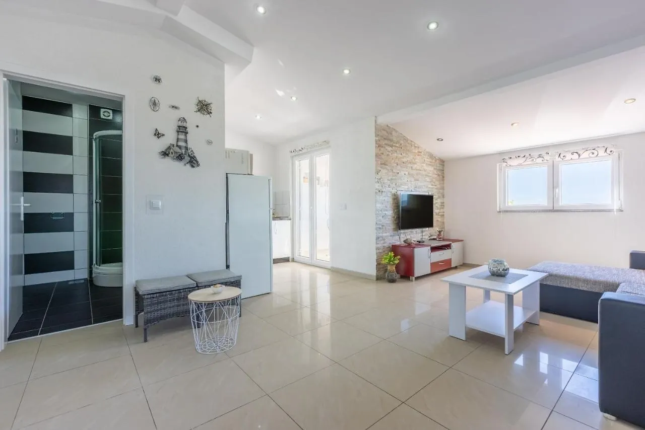 Apartments Pera سيلتسي