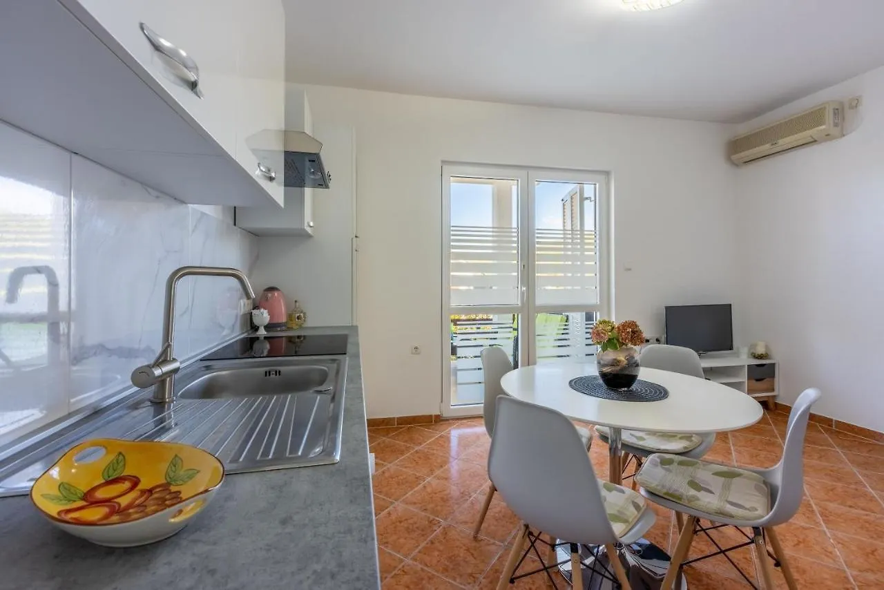 Apartments Pera سيلتسي