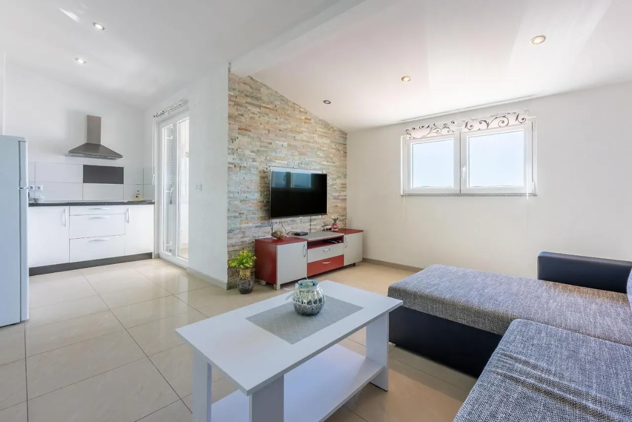 Apartments Pera سيلتسي