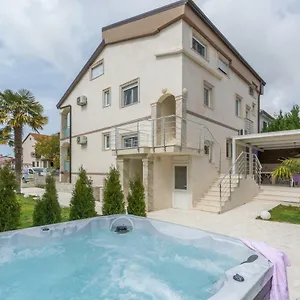 Stephany Apartman Porec